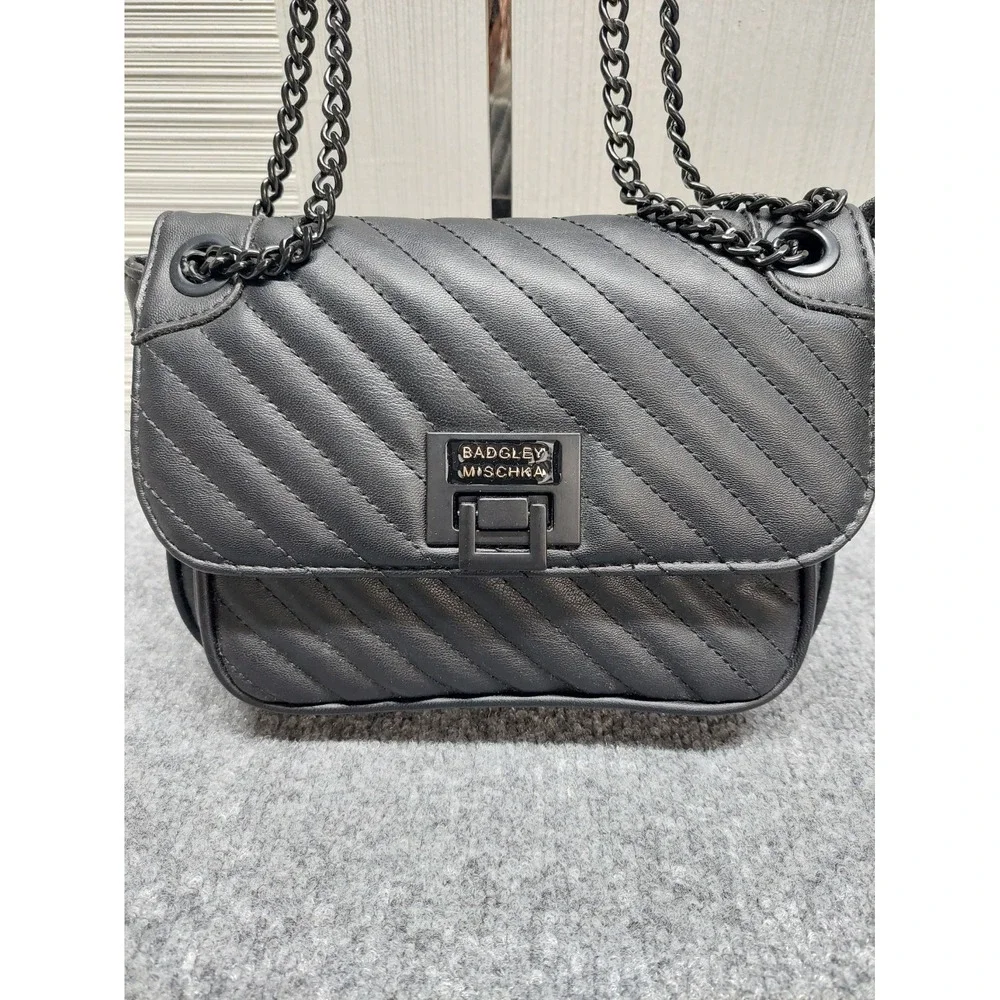Badgley Mischka Women Shoulder Bag Black Faux Leather Logo Closure Chain Straps